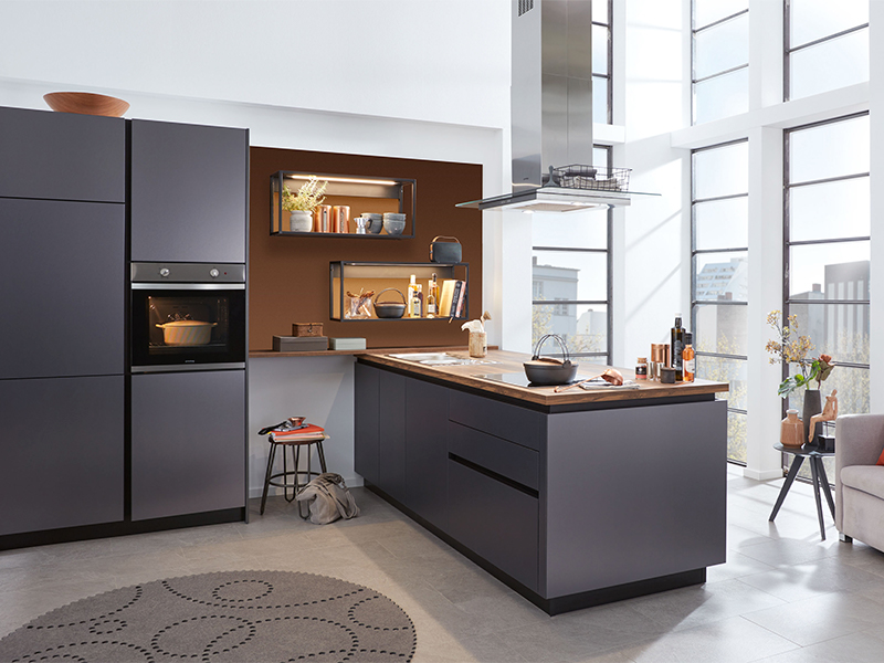 wert_kueche_dunkel_mit_kochinsel wert_kueche_dunkel_mit_kochinsel