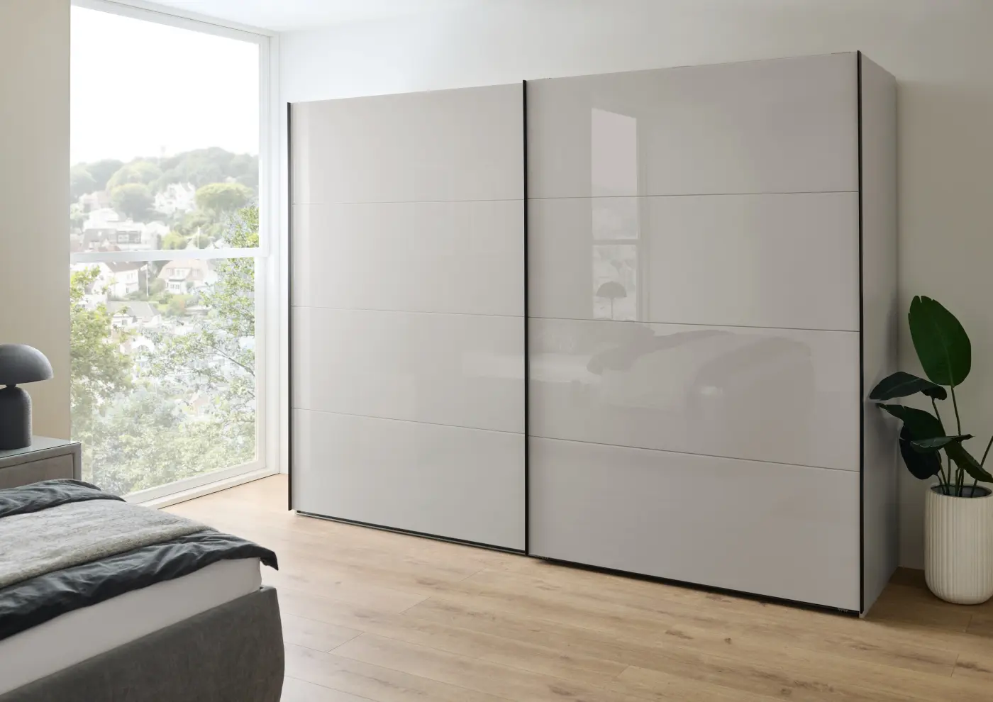 Schwebetürenschrank