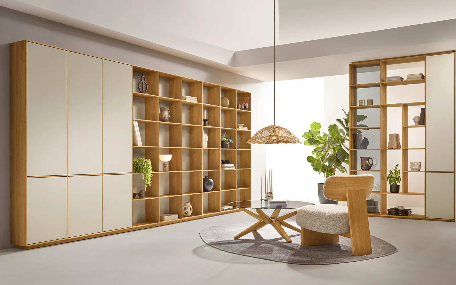 regal-raumteiler-filigno-farbglas-greige-stern-couchtisch-rauchglas-elliot-lounge-chair-nimbus-nuvola-eiche-naturoel-team7-8e7446ce0a